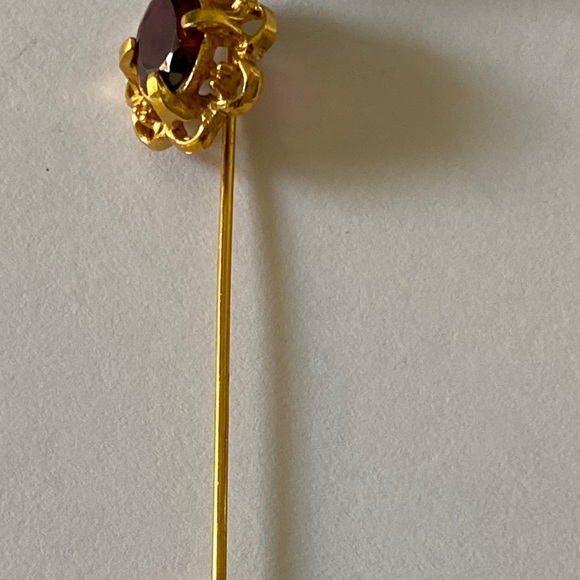 Vintage Women’s Costume Jewelry Gold Tone Ruby Color Stick Pin Brooch No Marking - Picture 4 of 6